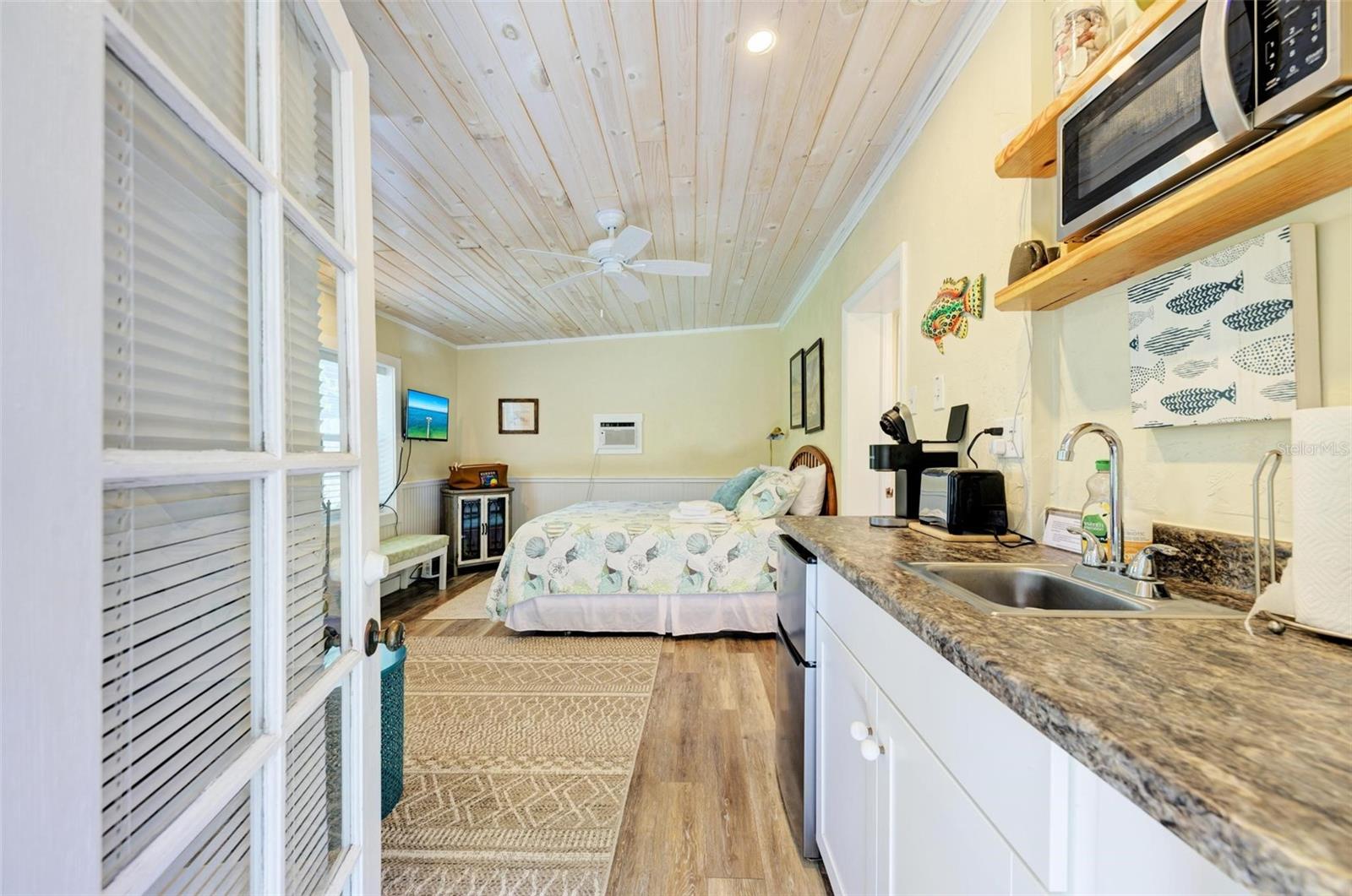 7602 SENRAB DR