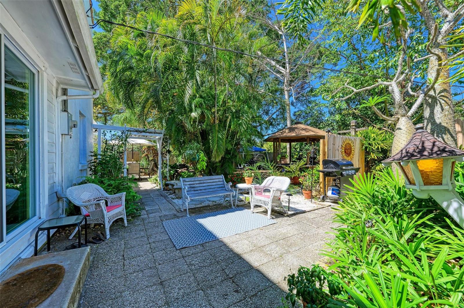 7602 SENRAB DR
