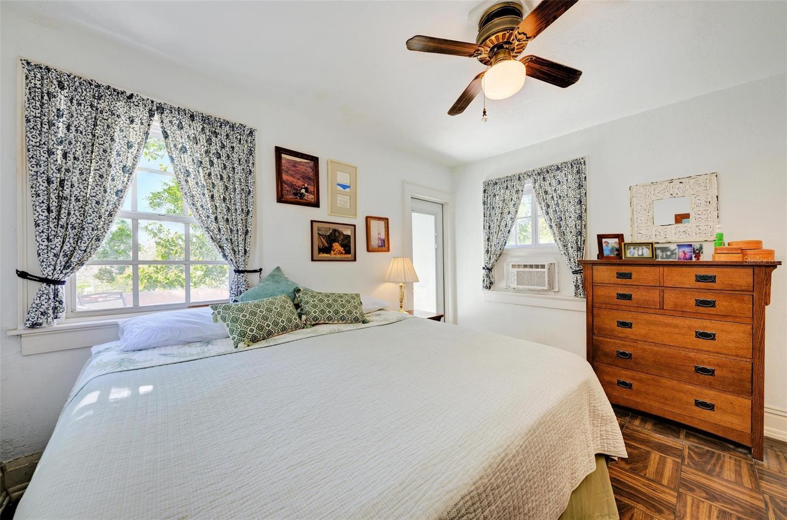 7602 SENRAB DR