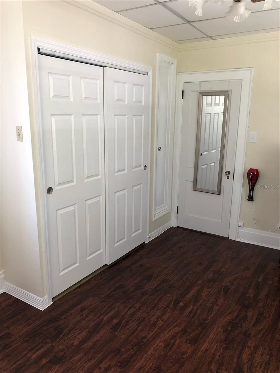 7602 SENRAB DR