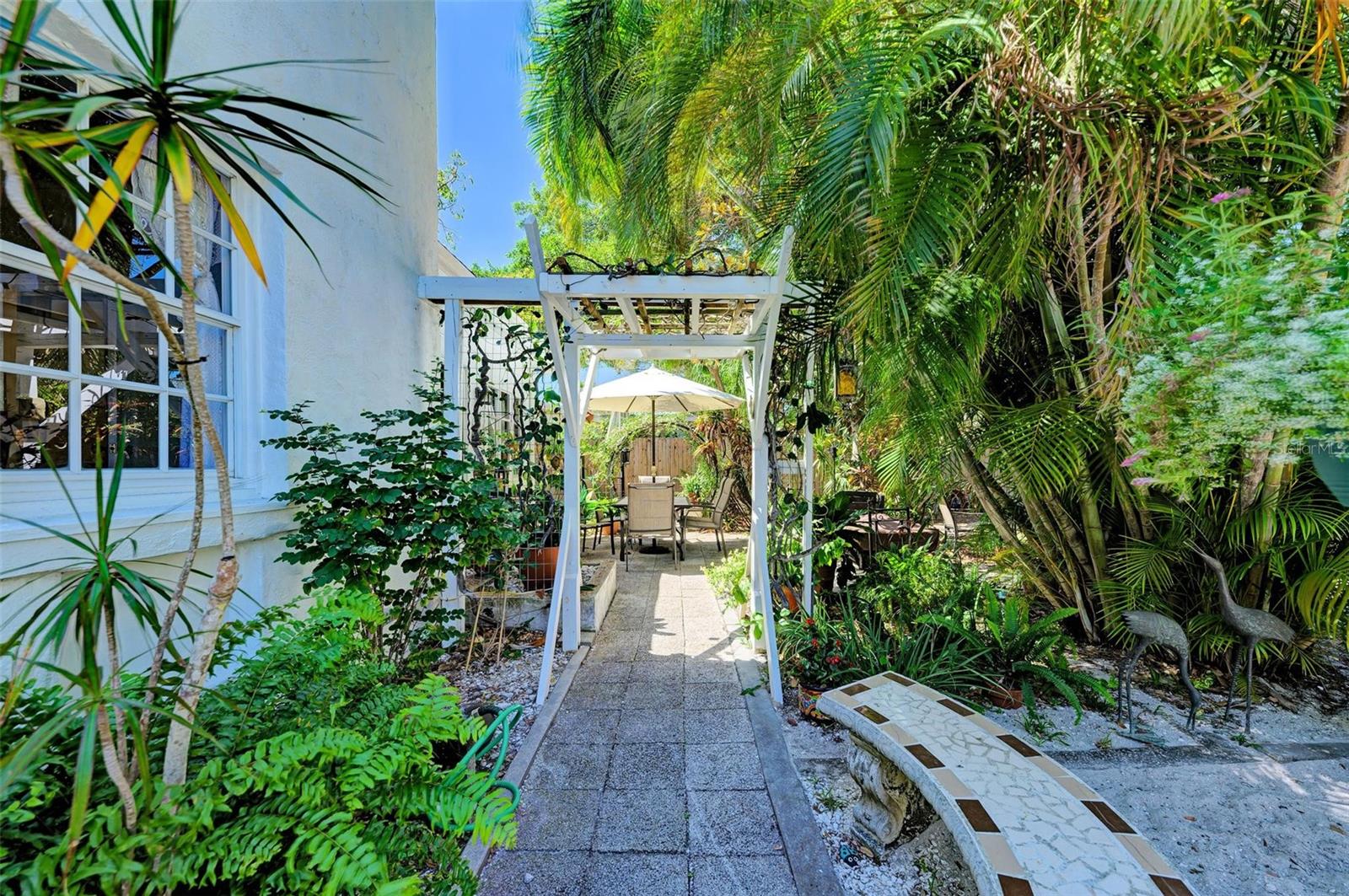 7602 SENRAB DR