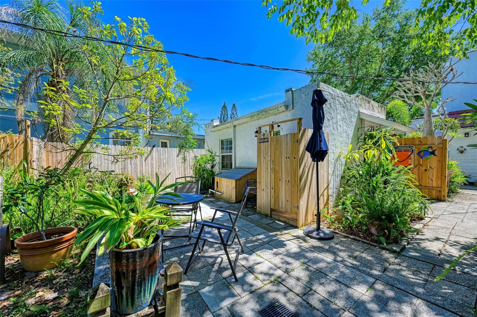 7602 SENRAB DR
