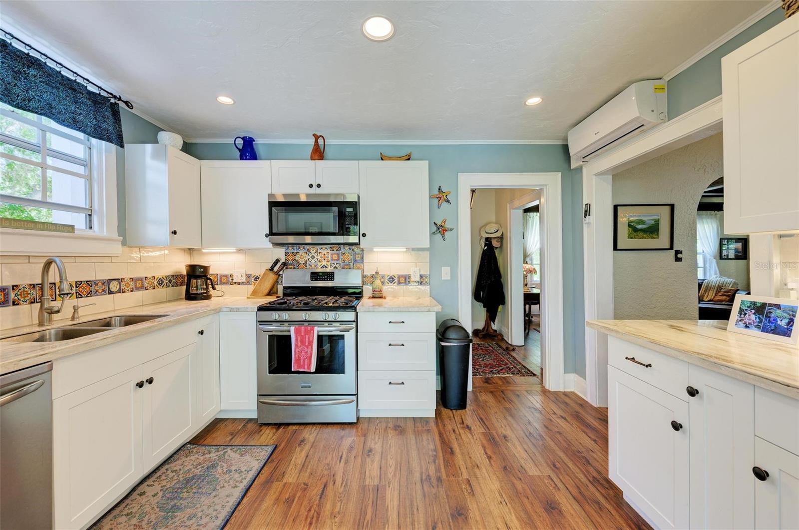 7602 SENRAB DR