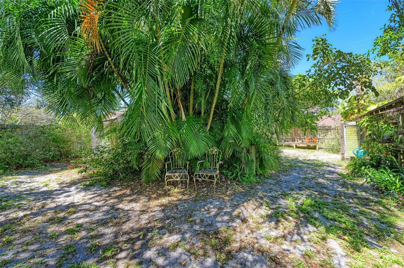 7602 SENRAB DR