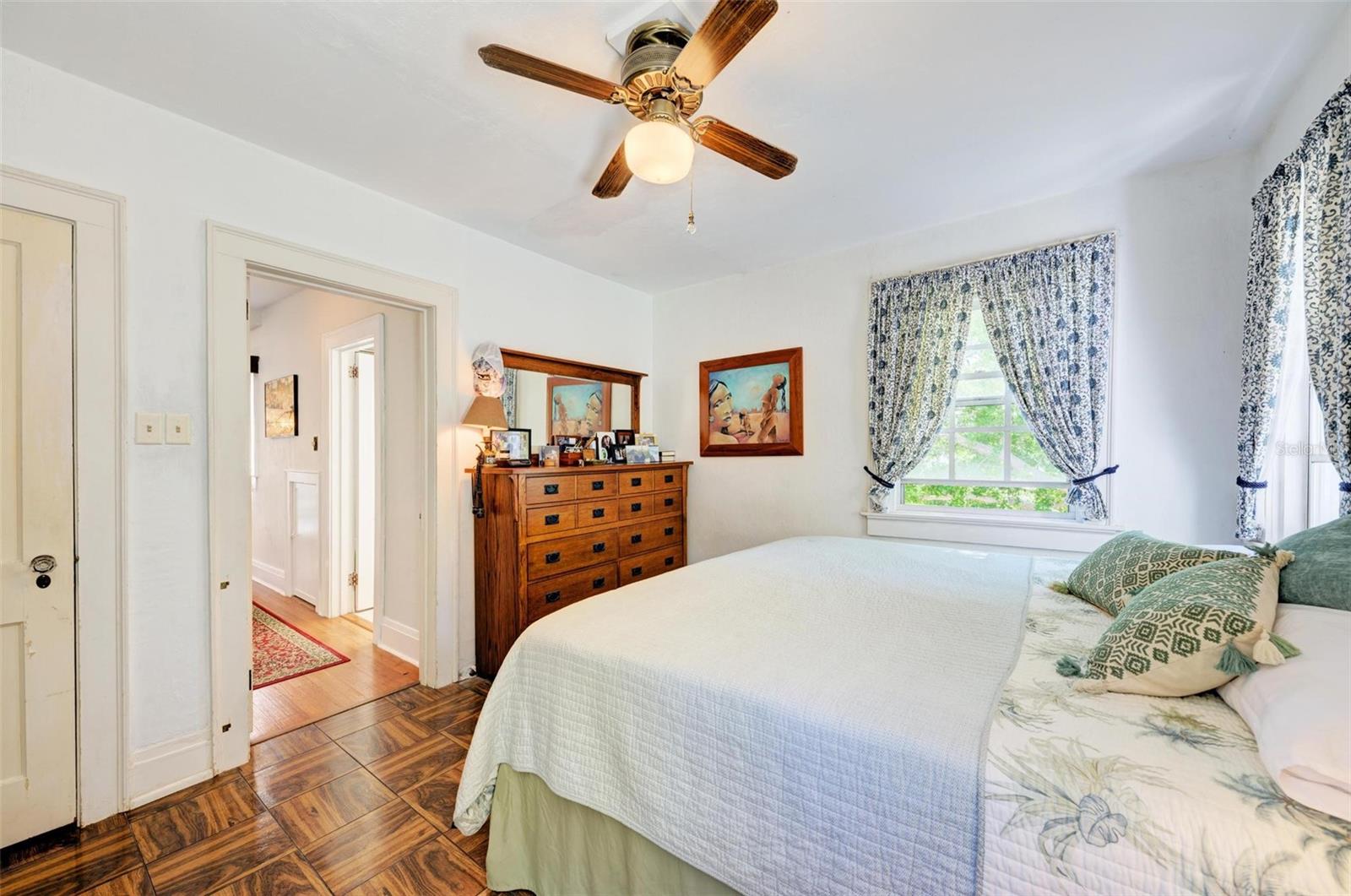 7602 SENRAB DR
