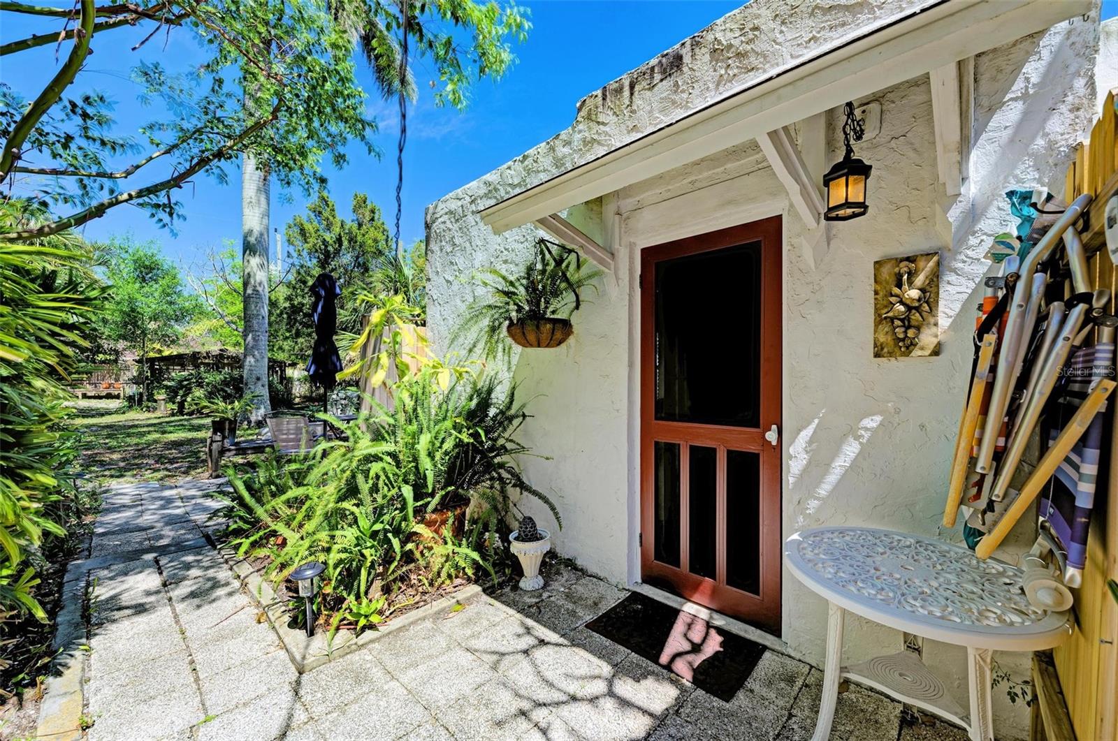 7602 SENRAB DR