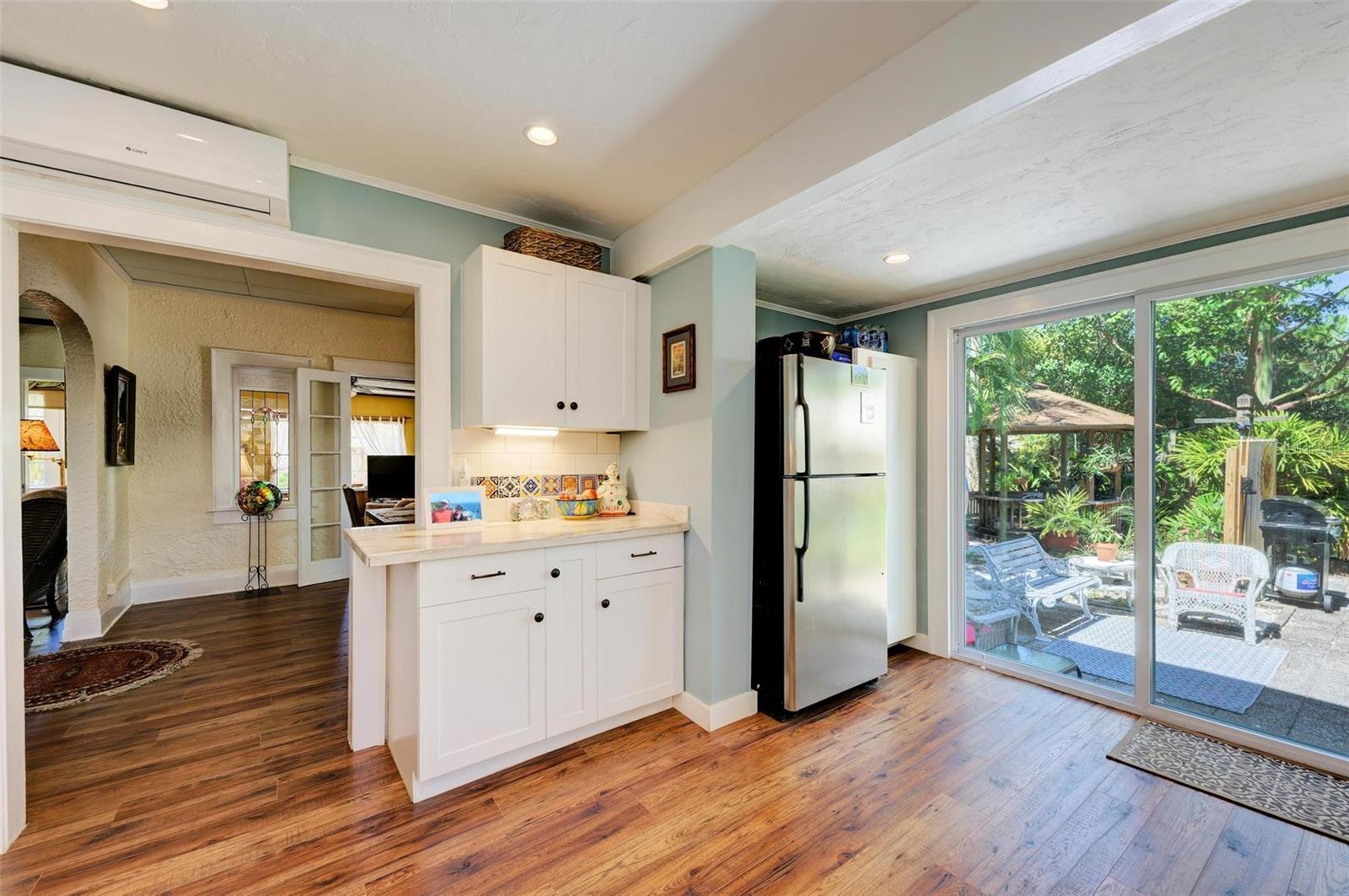 7602 SENRAB DR