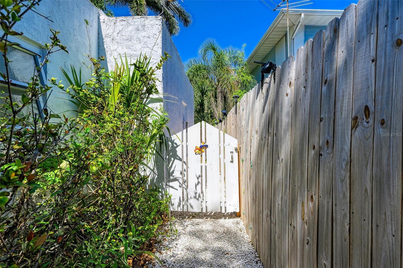 7602 SENRAB DR