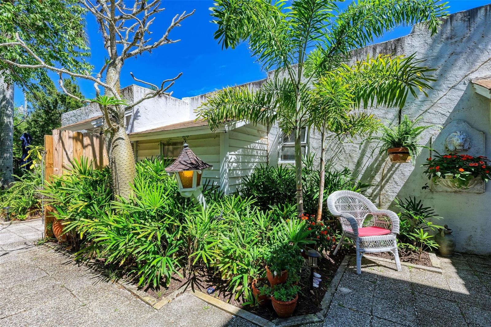 7602 SENRAB DR