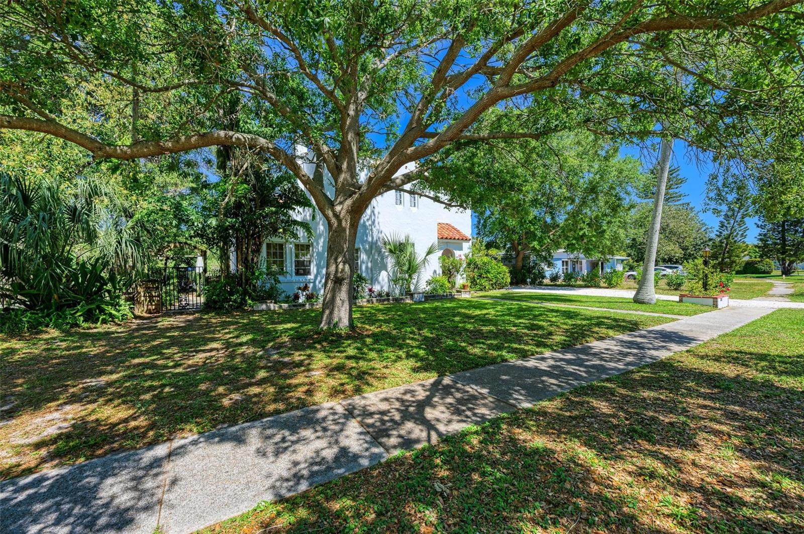 7602 SENRAB DR