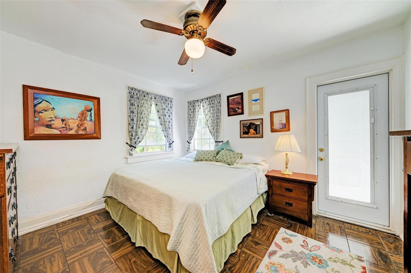 7602 SENRAB DR