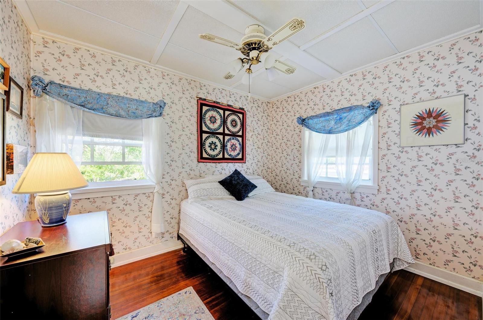 7602 SENRAB DR