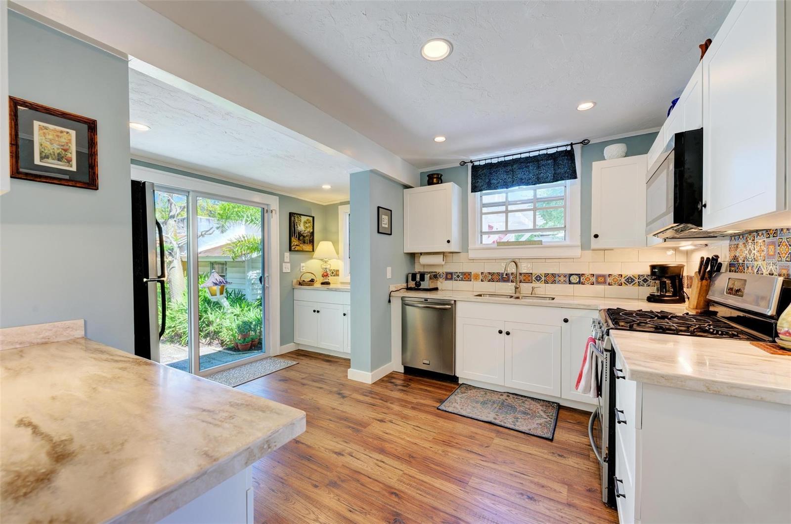 7602 SENRAB DR