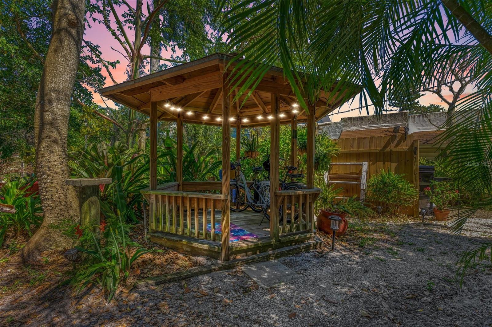 7602 SENRAB DR