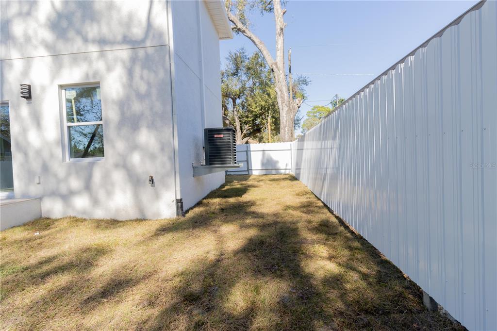 2115 E NEDRO RD