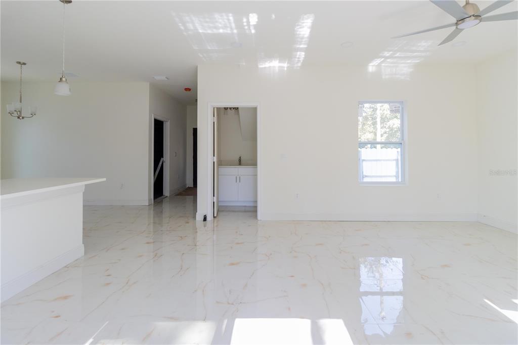 2115 E NEDRO RD
