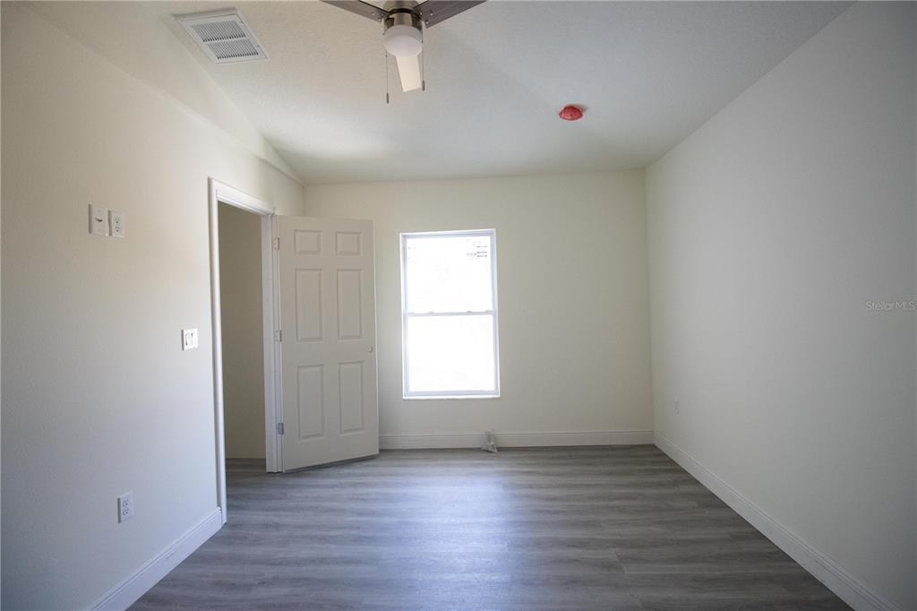 2115 E NEDRO RD