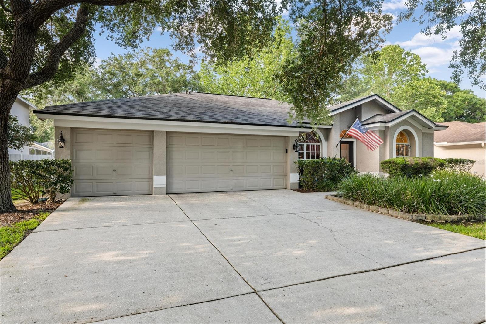 9332 HAMPSHIRE PARK DR