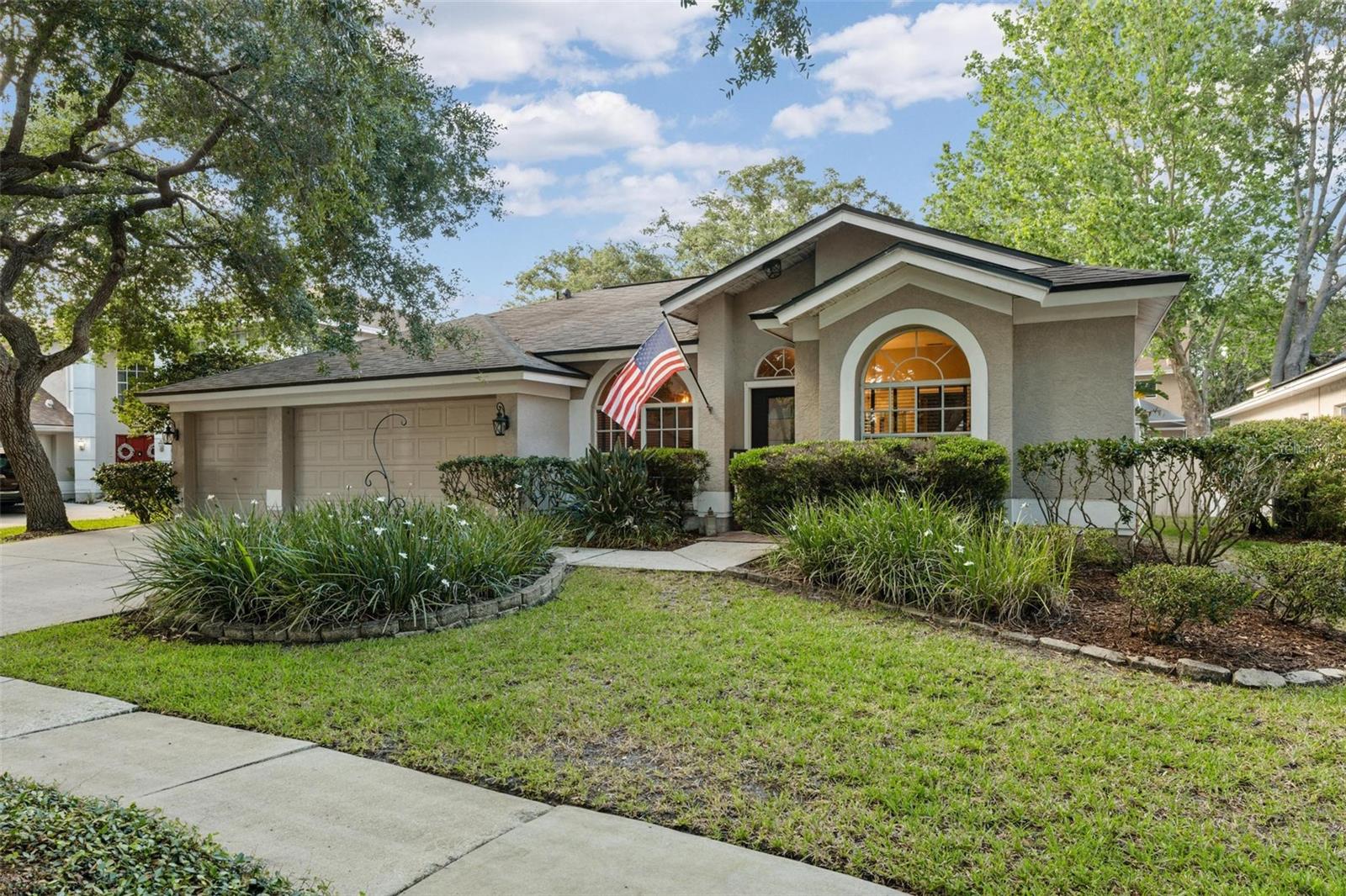9332 HAMPSHIRE PARK DR