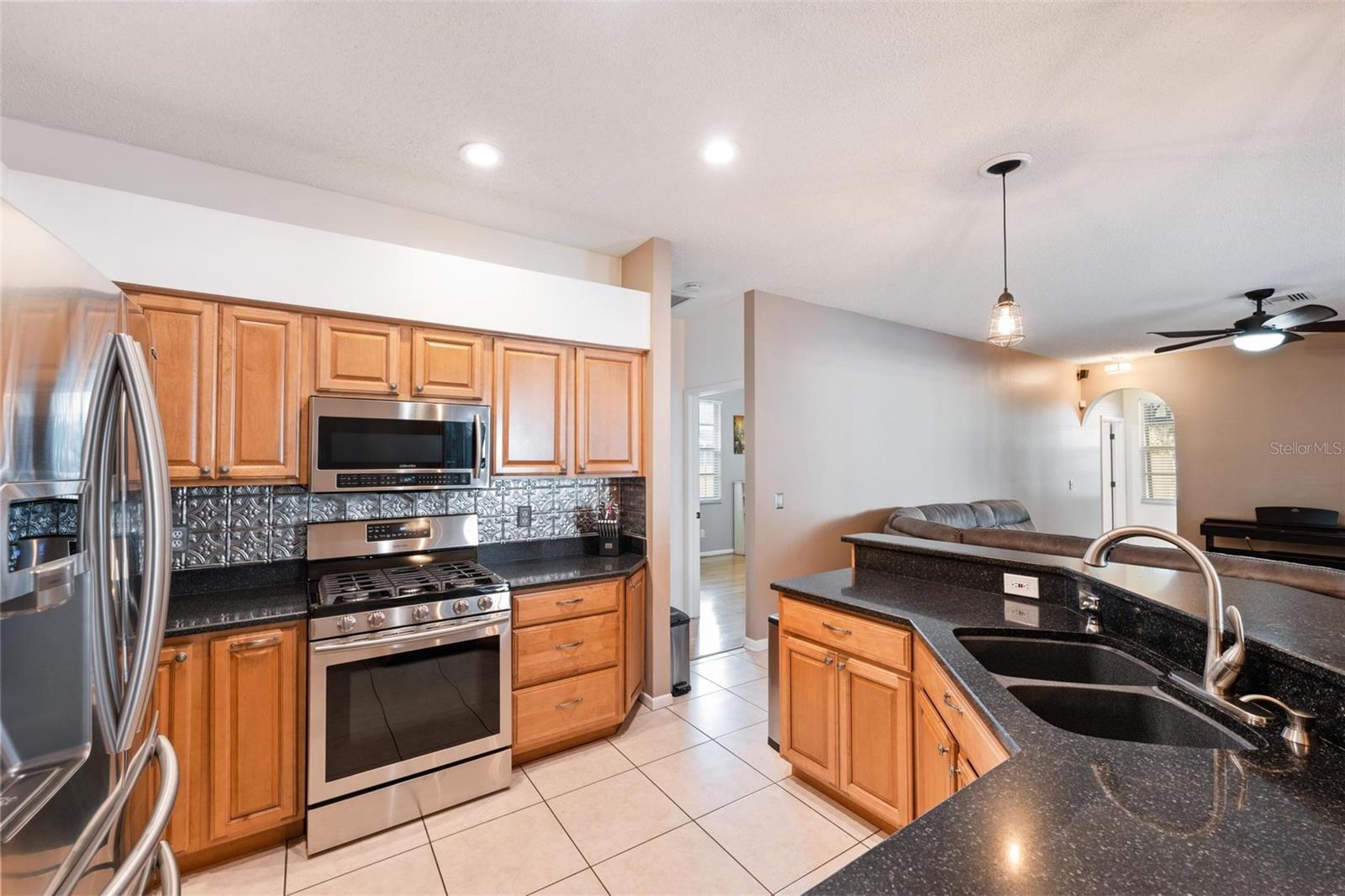 9332 HAMPSHIRE PARK DR