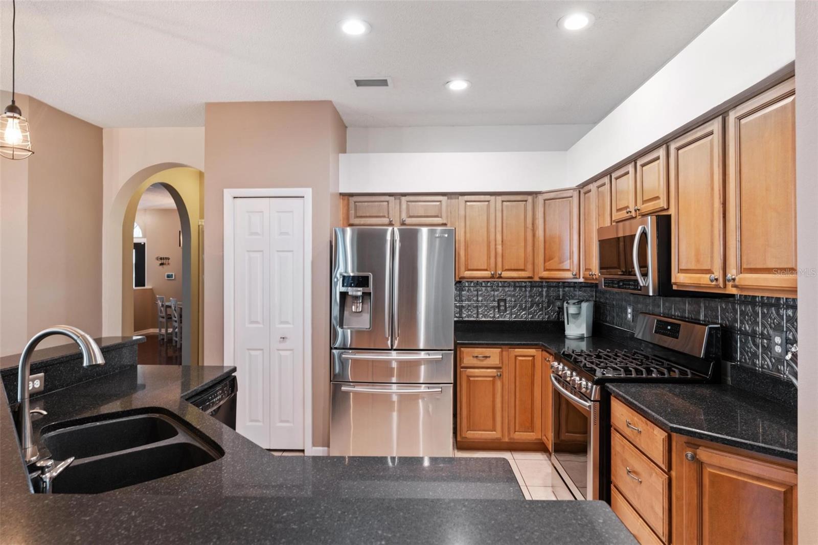 9332 HAMPSHIRE PARK DR