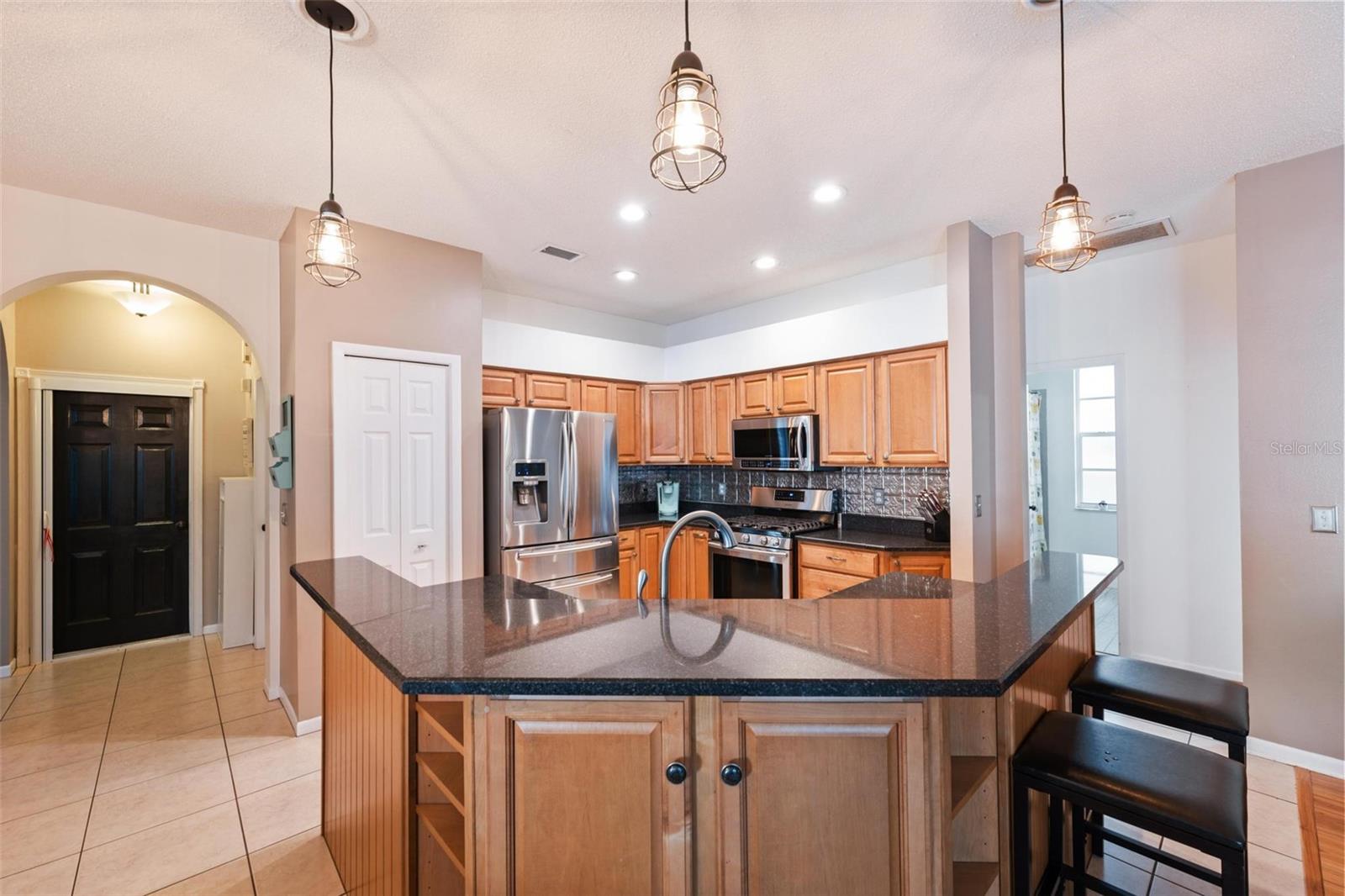 9332 HAMPSHIRE PARK DR