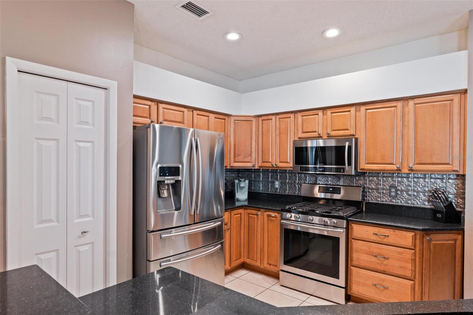 9332 HAMPSHIRE PARK DR
