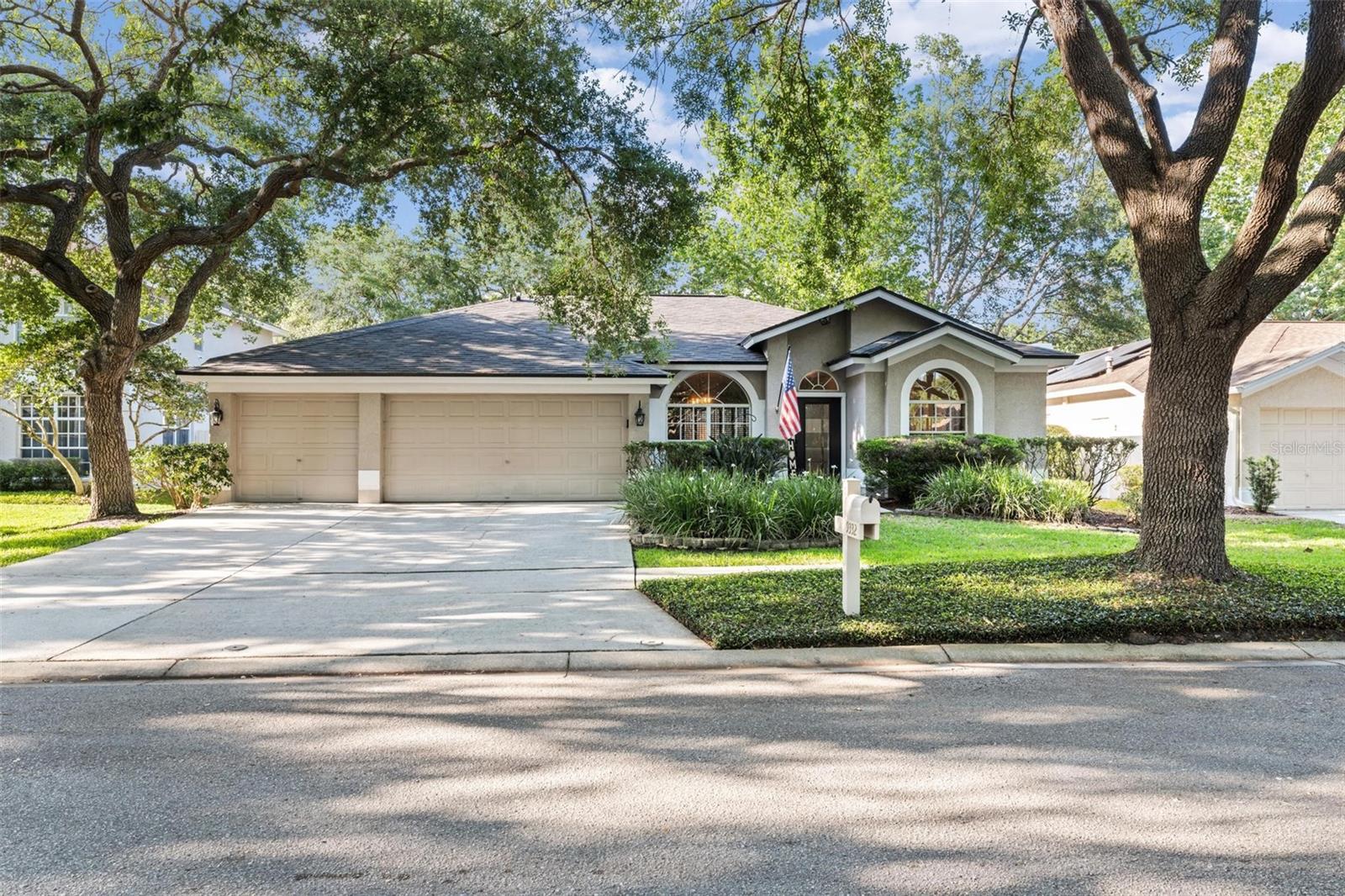 9332 HAMPSHIRE PARK DR