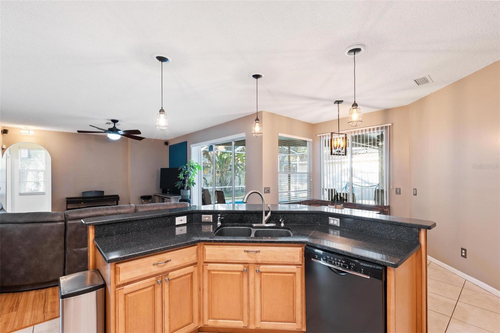 9332 HAMPSHIRE PARK DR