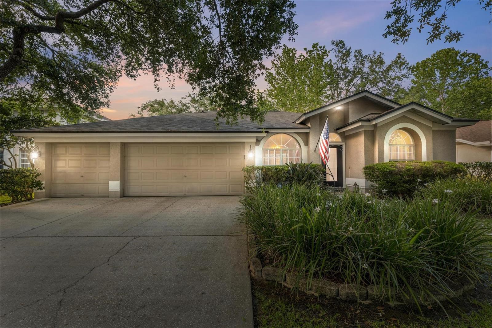 9332 HAMPSHIRE PARK DR