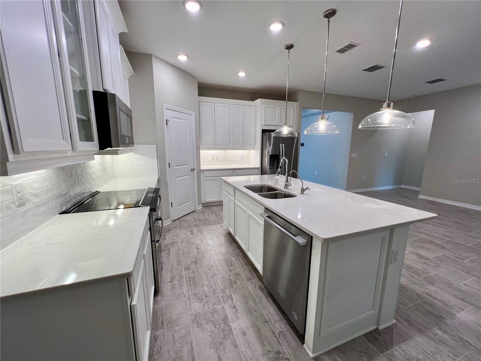 10730 WHITLAND GROVE DR