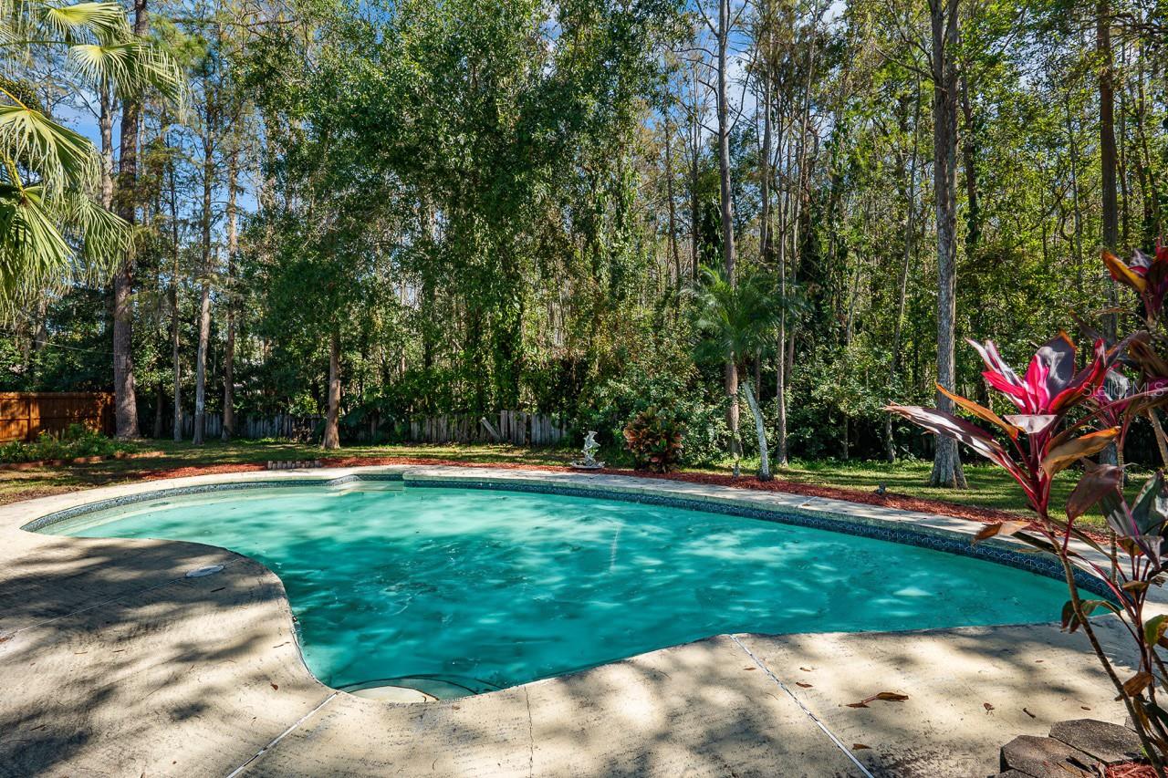 16713 FOOTHILL DR