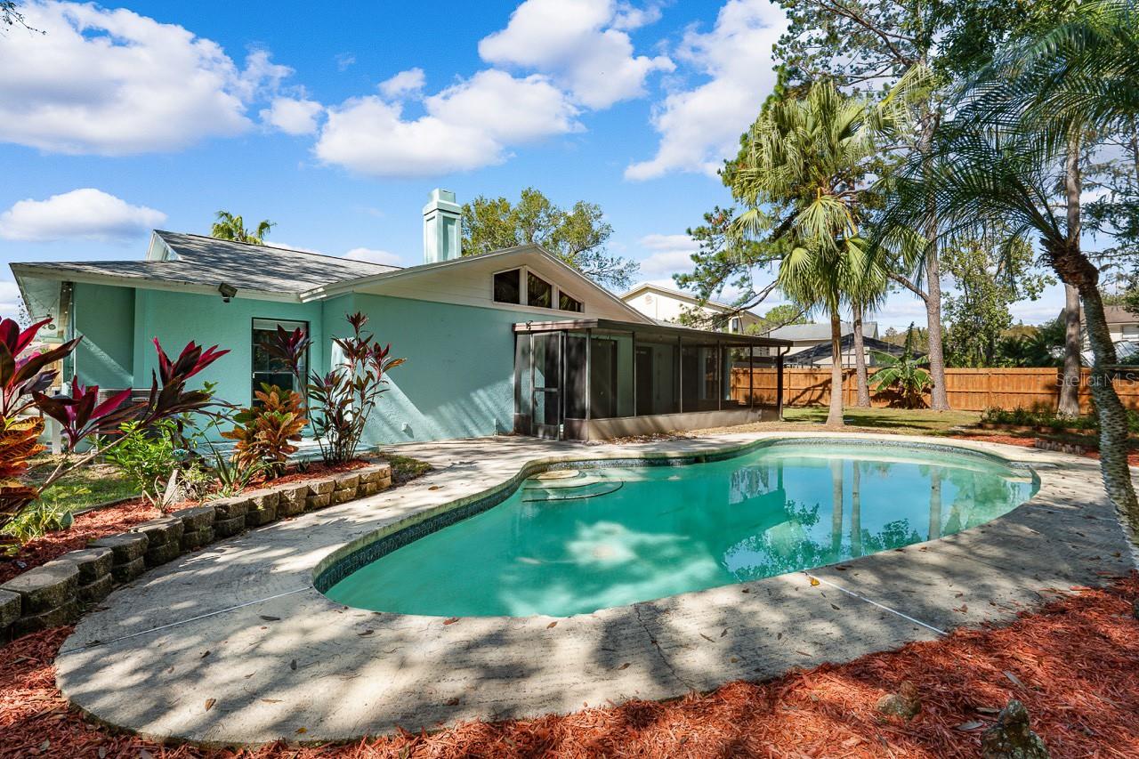 16713 FOOTHILL DR