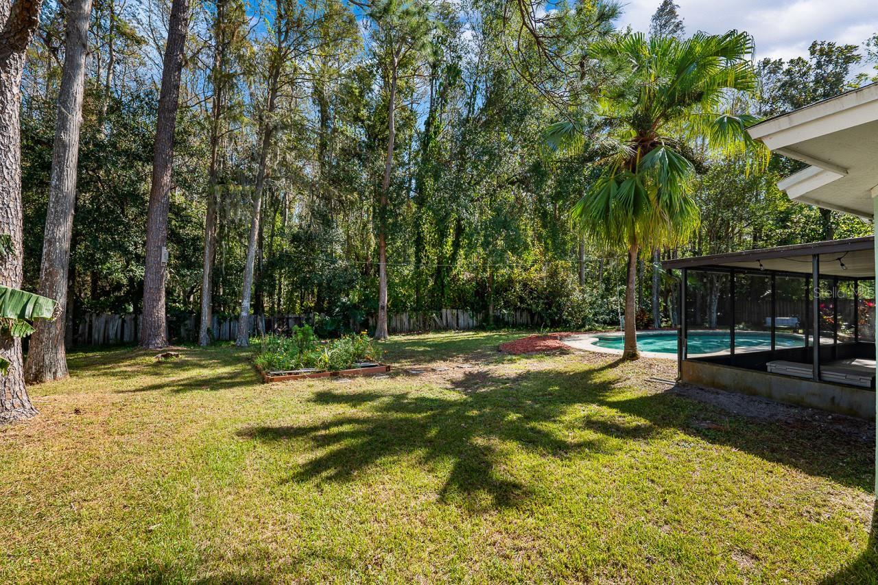 16713 FOOTHILL DR