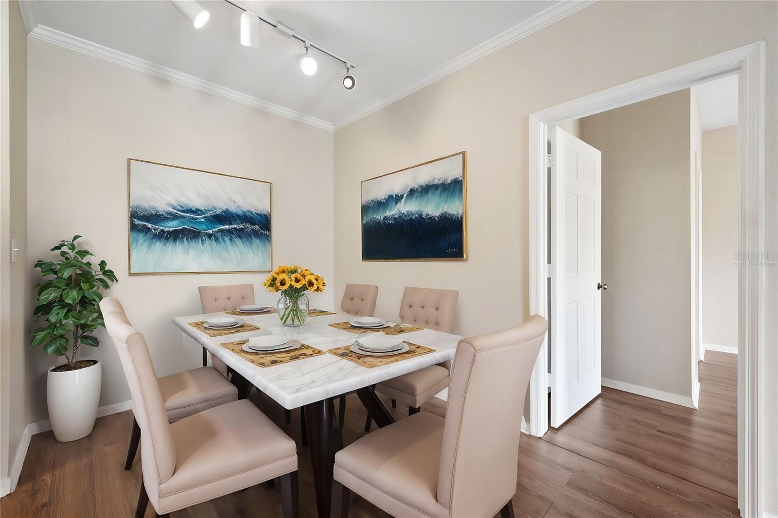10209 COURTNEY PALMS BLVD #204