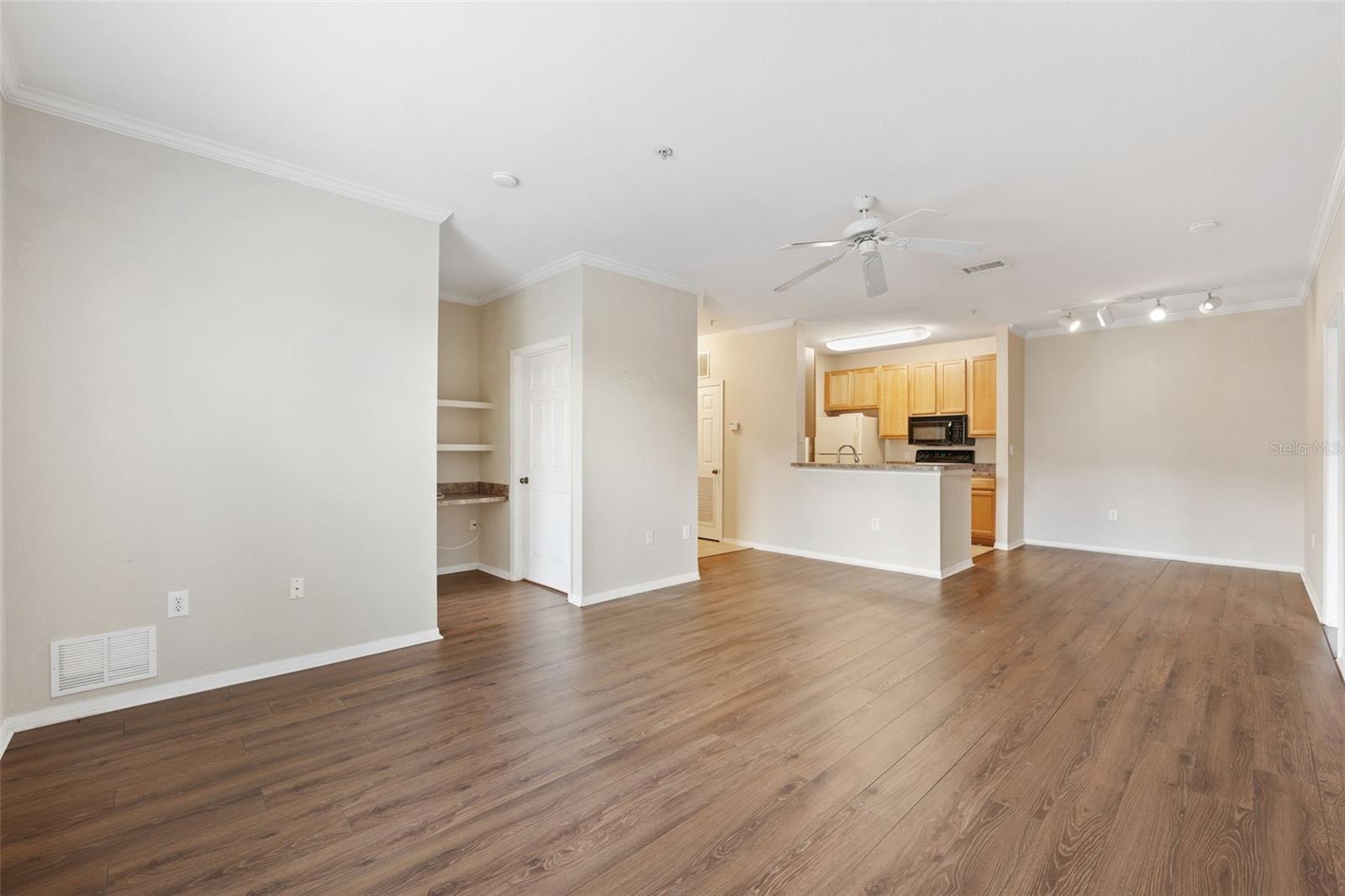 10209 COURTNEY PALMS BLVD #204