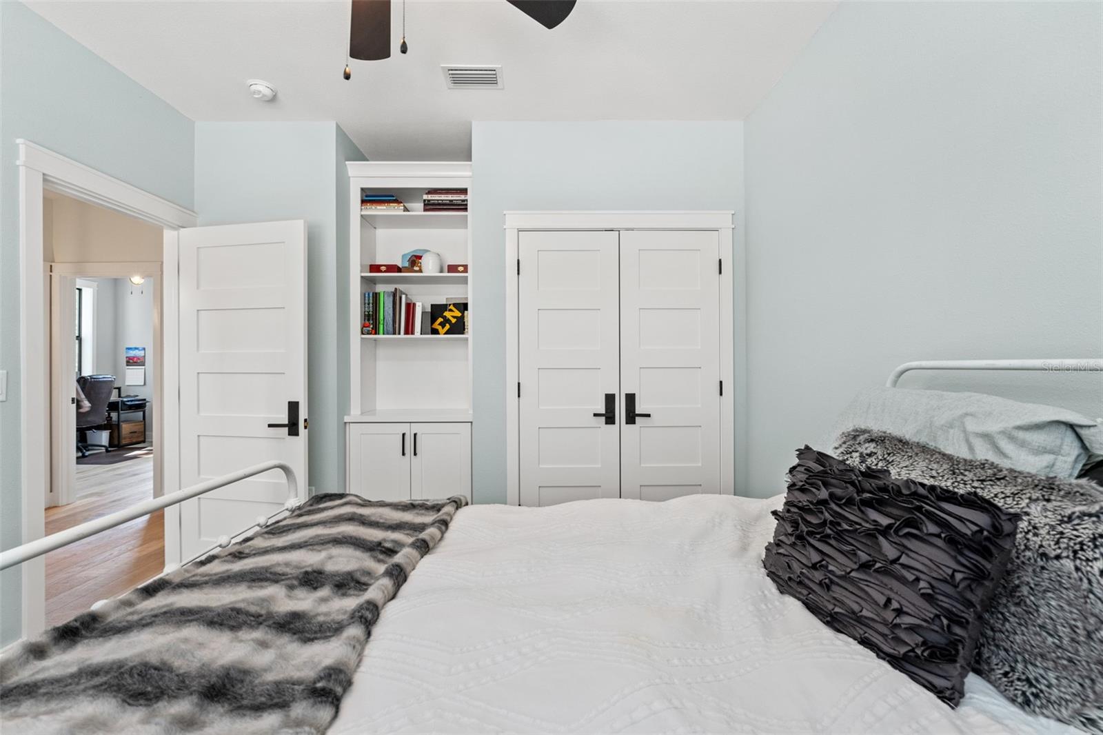 8107 N RIVER SHORE DR