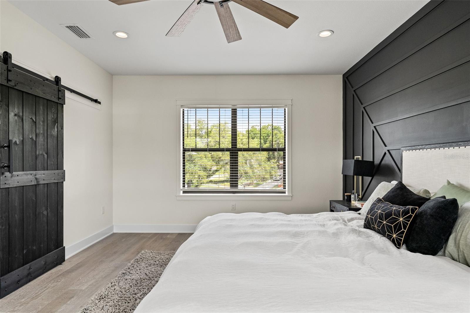 8107 N RIVER SHORE DR