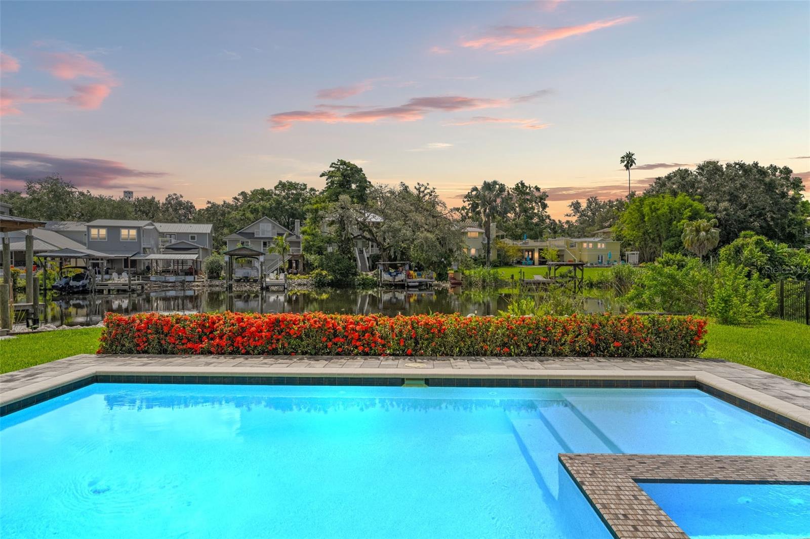 8107 N RIVER SHORE DR