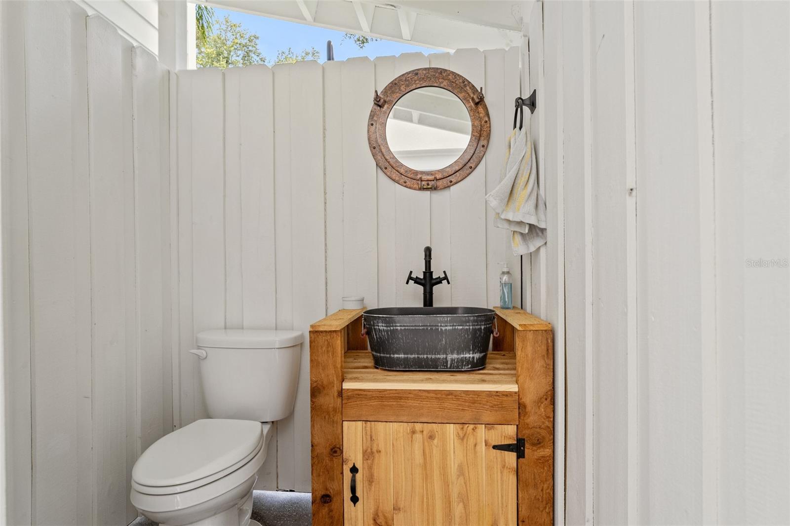 8107 N RIVER SHORE DR