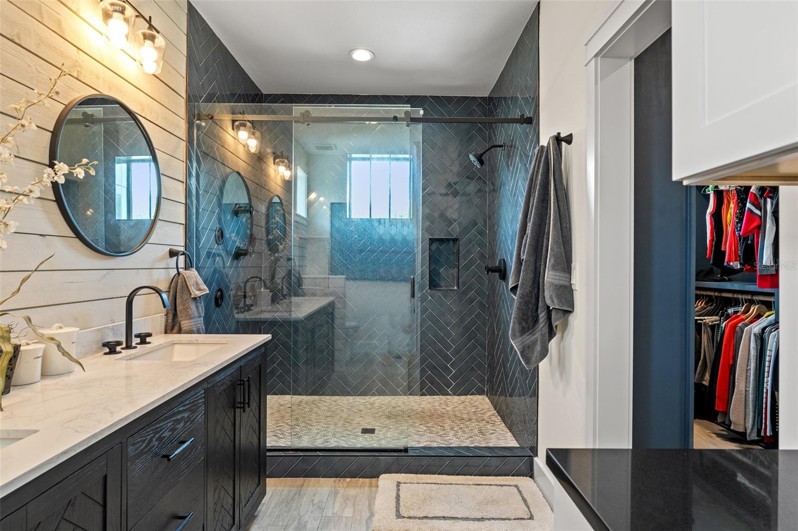 8107 N RIVER SHORE DR