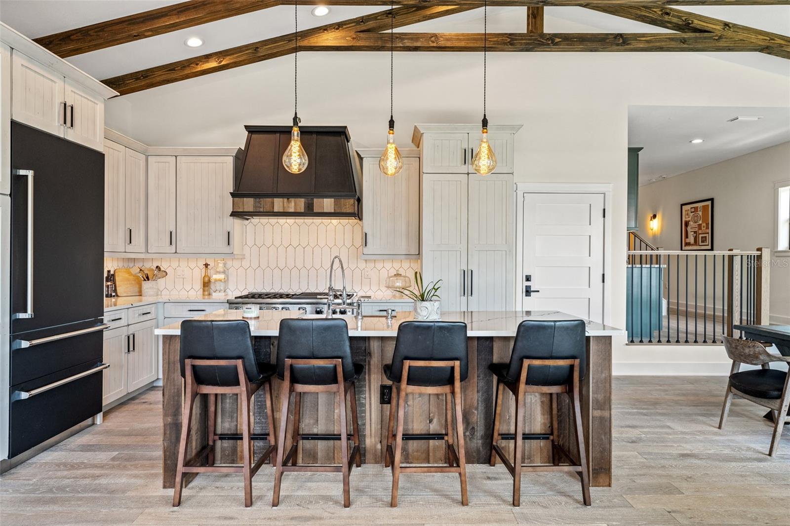 8107 N RIVER SHORE DR