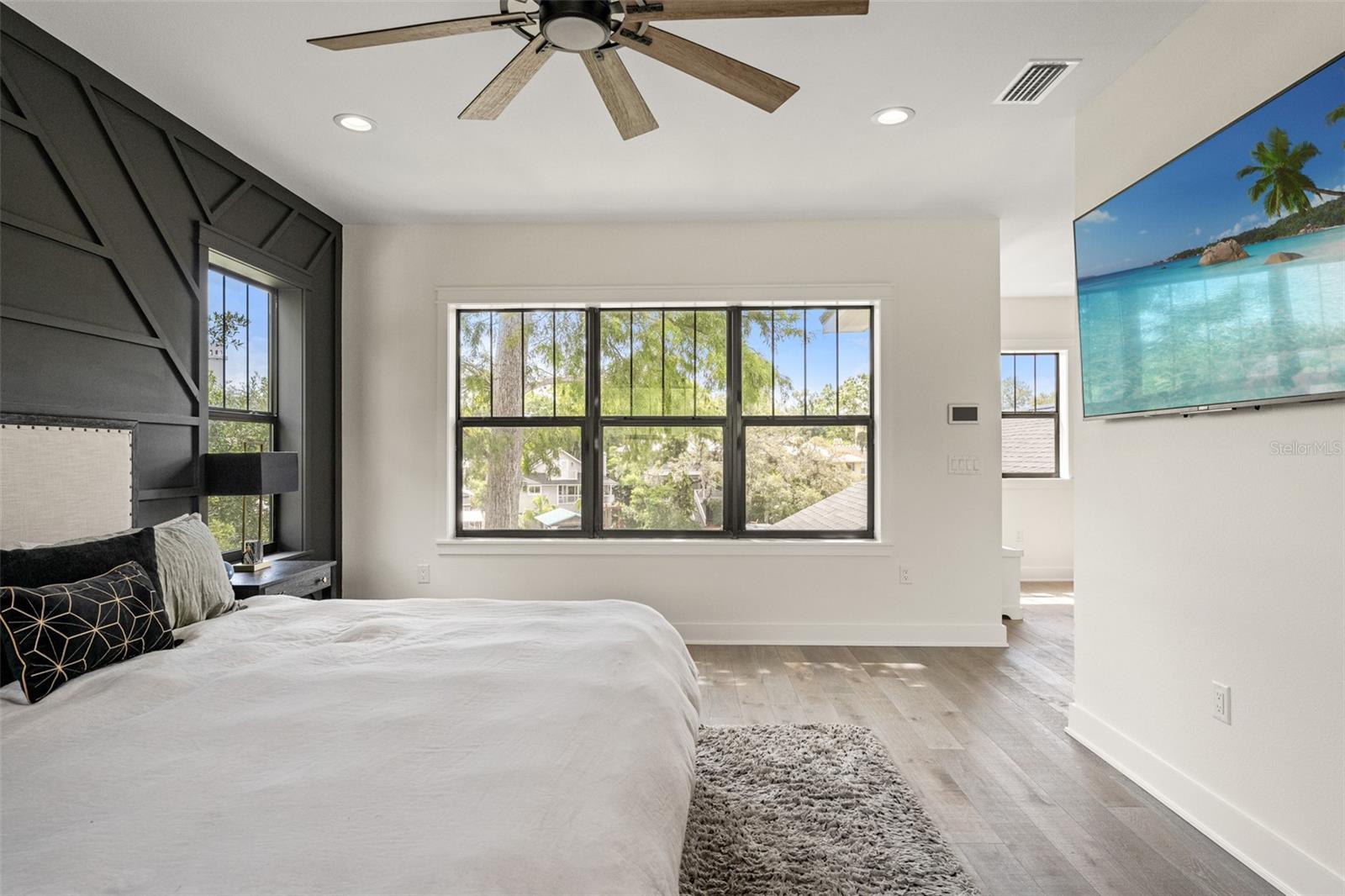 8107 N RIVER SHORE DR