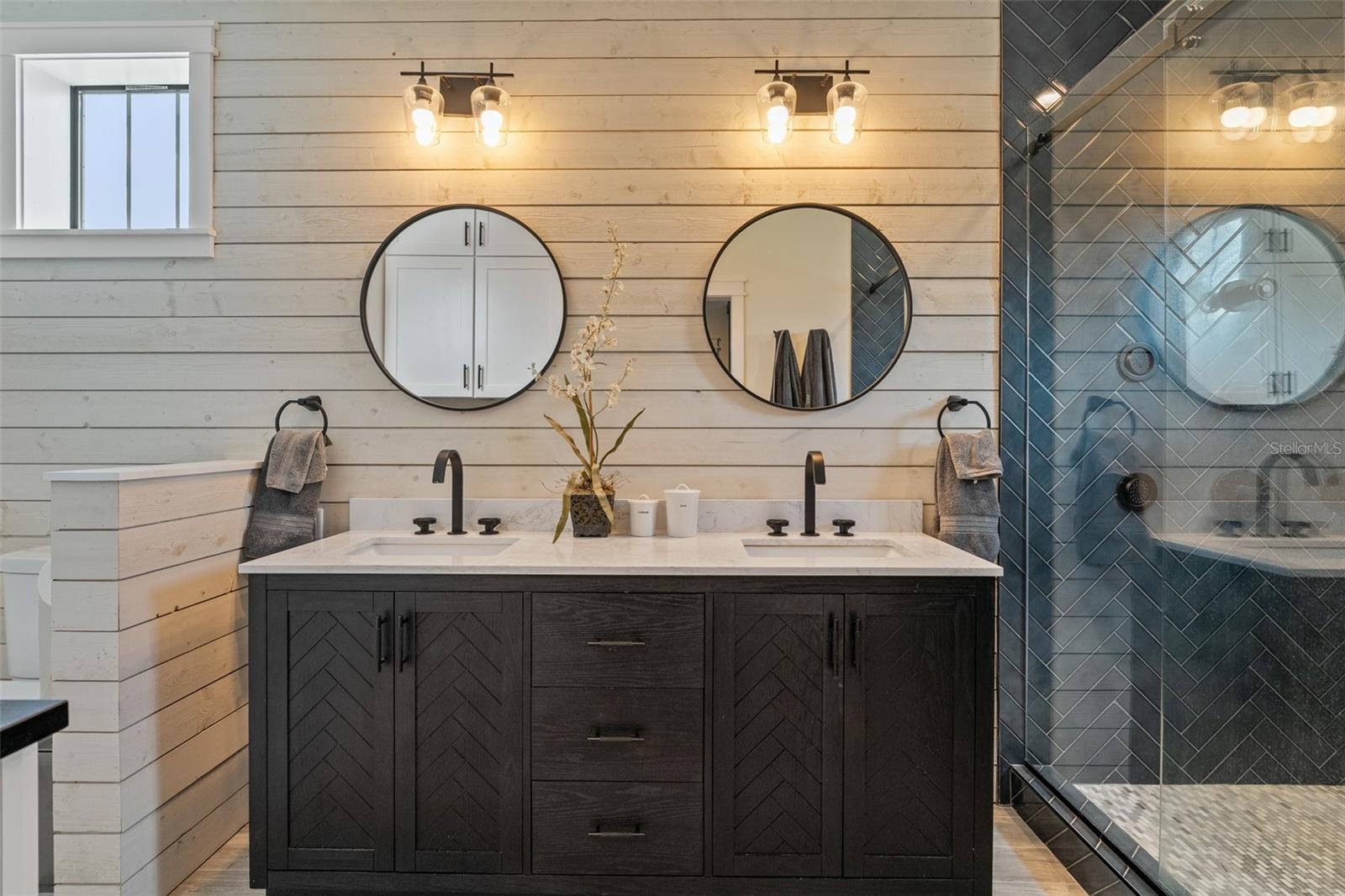 8107 N RIVER SHORE DR