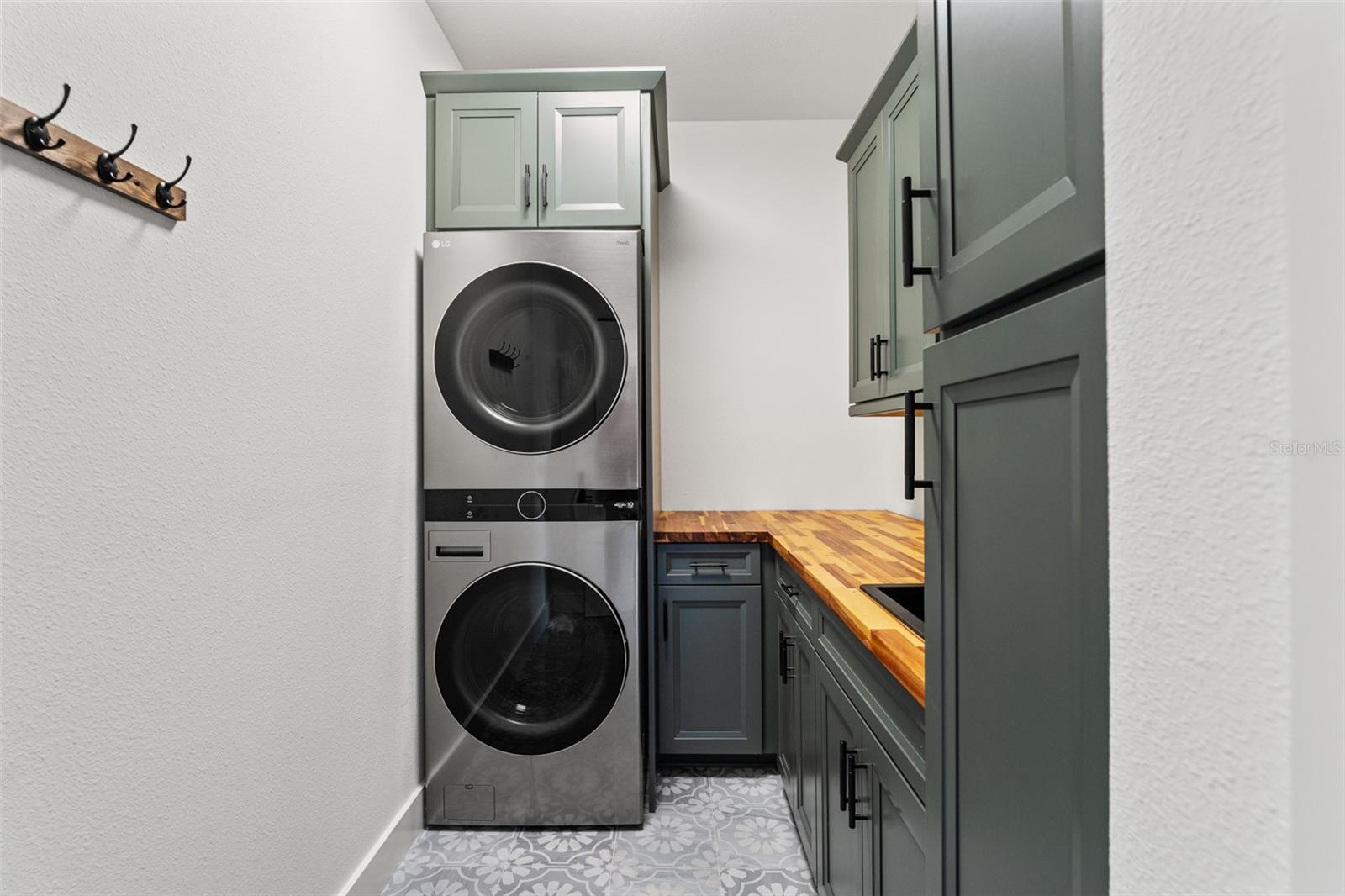 8107 N RIVER SHORE DR