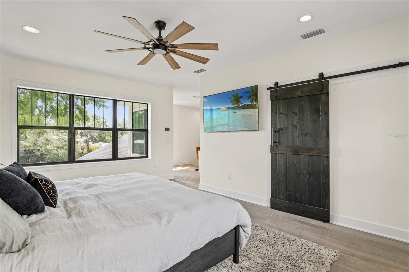 8107 N RIVER SHORE DR