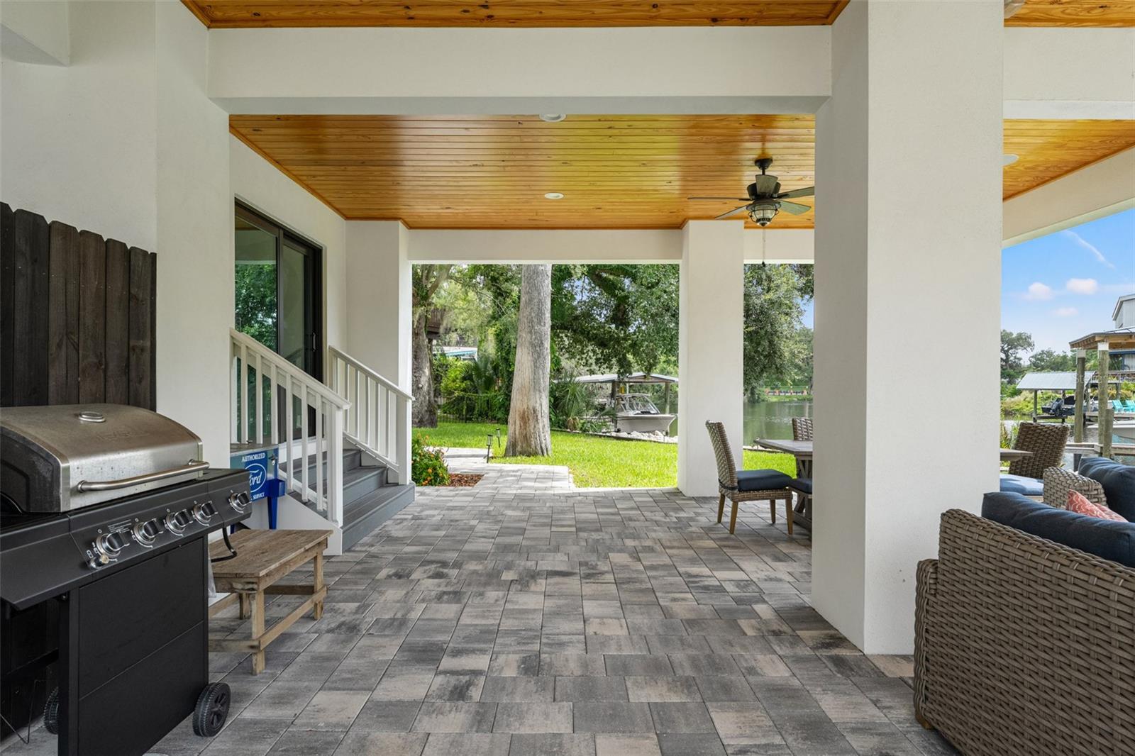 8107 N RIVER SHORE DR