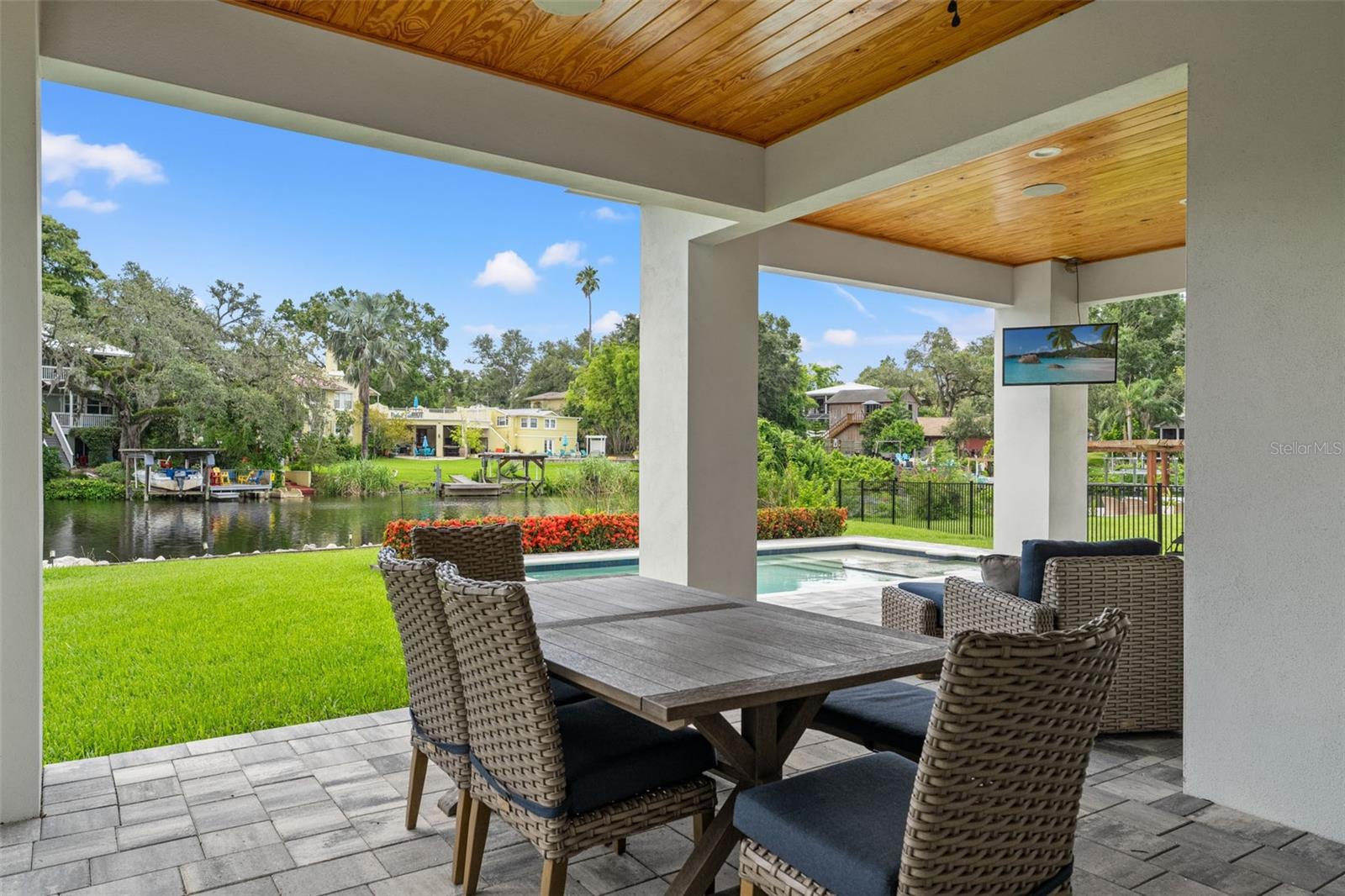 8107 N RIVER SHORE DR