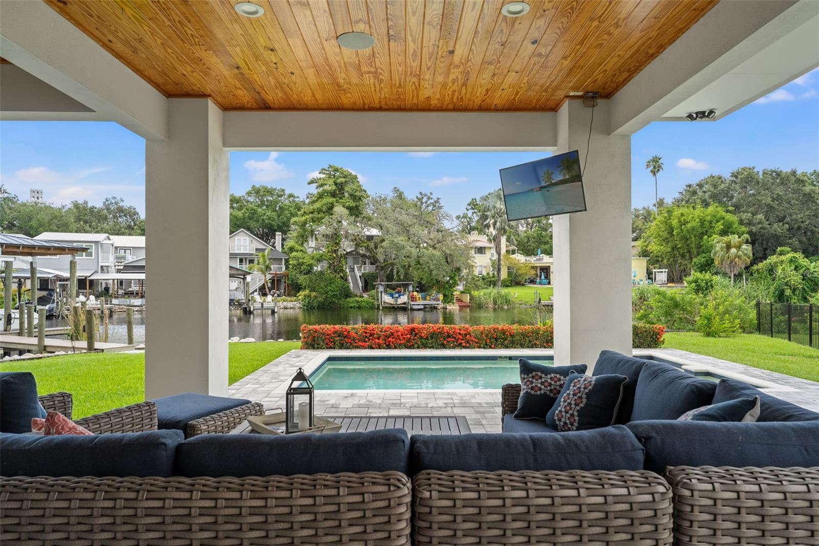 8107 N RIVER SHORE DR