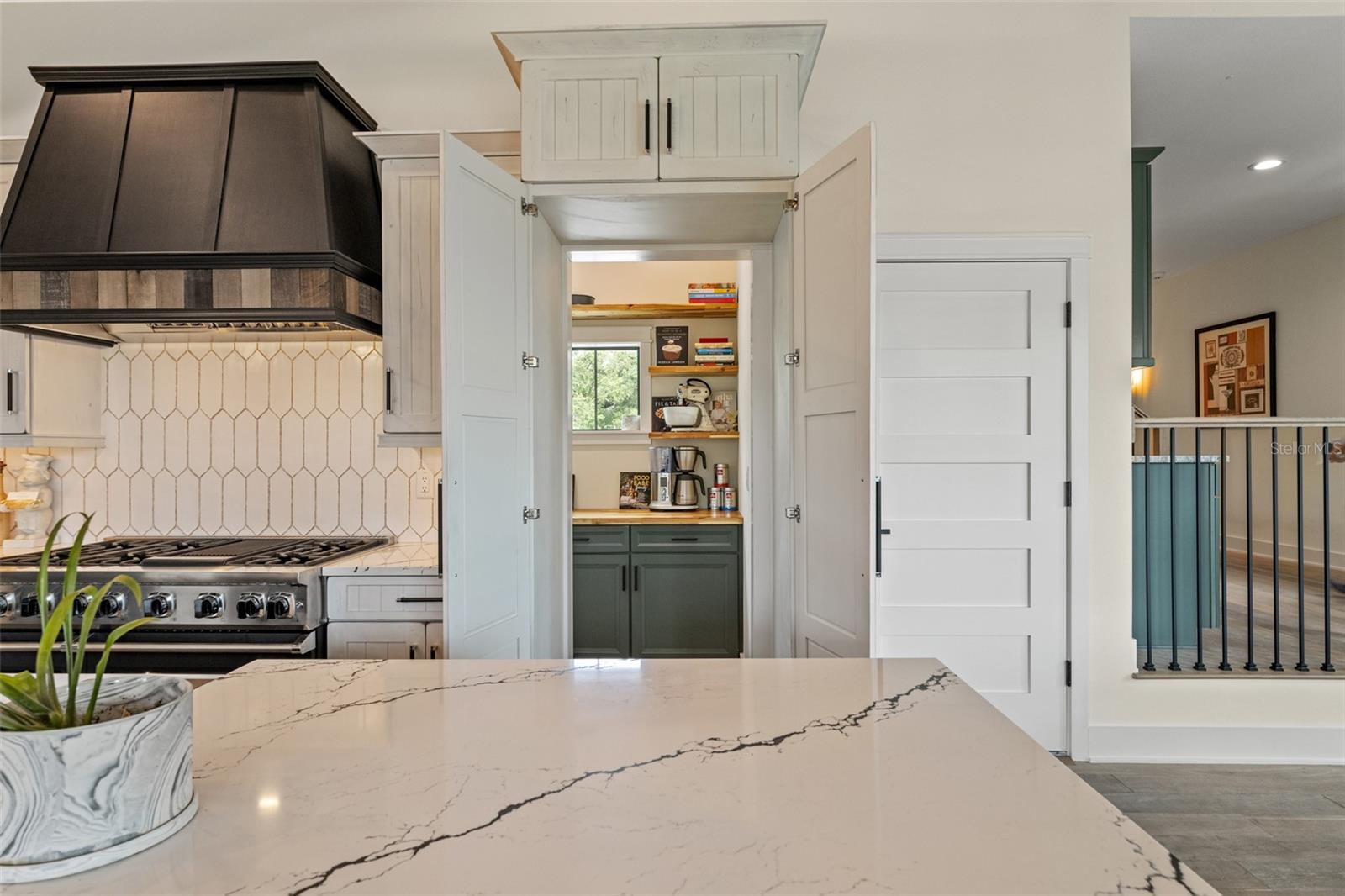 8107 N RIVER SHORE DR